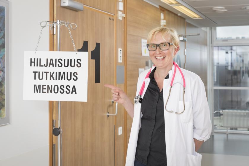 Uniapneatutkimus meneillään ja opaskyltissä toivotaan hiljaisuutta