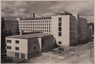 Kuvassa on Naistenklinikka vuonna 1934.