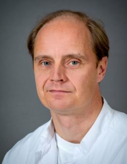 Neurokirurg Jussi Antinheimo